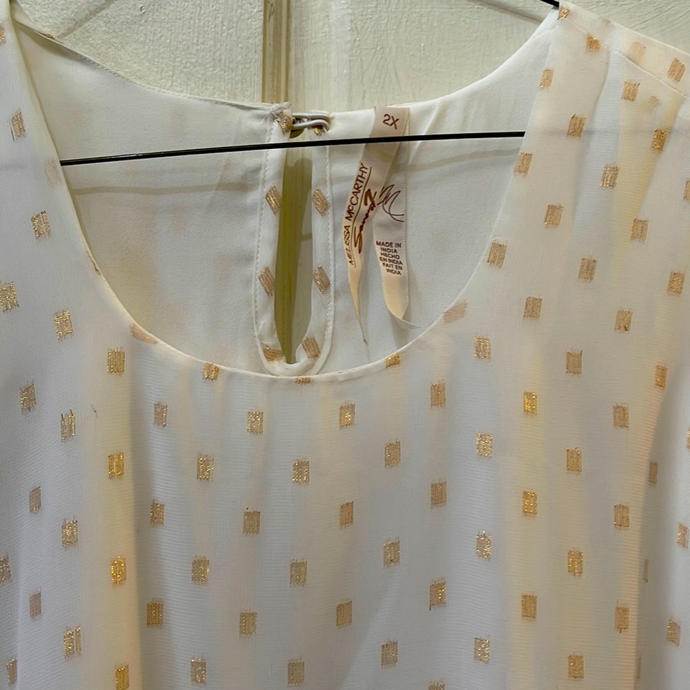 NWT optic white 2X chiffon flowing top